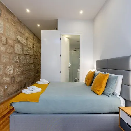 A Window To - Premium By The River * Oporto